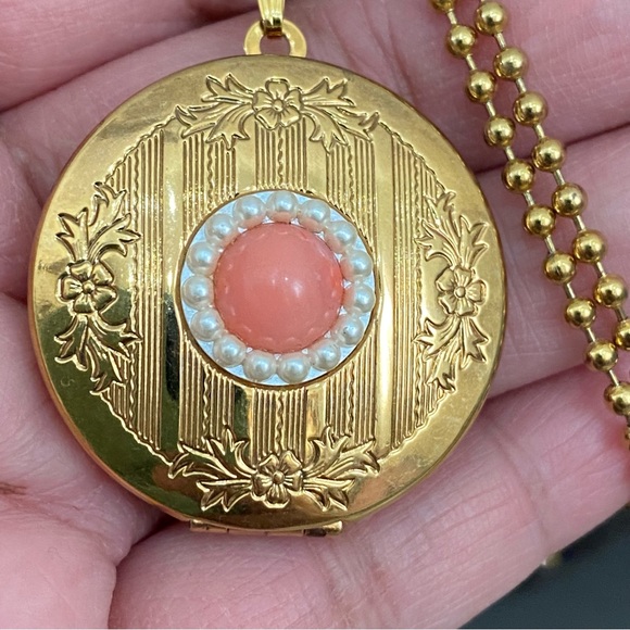 Vintage Unsigned Gold-tone Ball Chain Locket Pendant Necklace - Picture 7 of 15